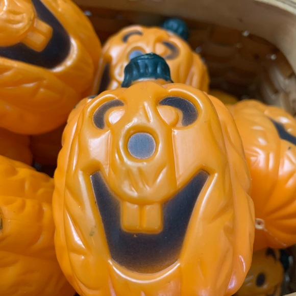 Set of 13 vintage plastic pumpkin light covers. Guc - Picture 2 of 3